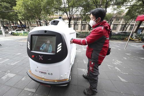 科技防疫 机器人完成武汉智能配送首单，湖北物流迈入新纪元